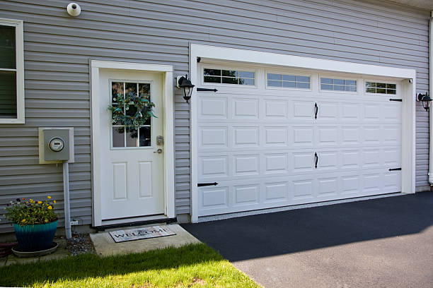 24/7 Emergency Garage Door Panel Replacement experts in Coshocton County County, OH
